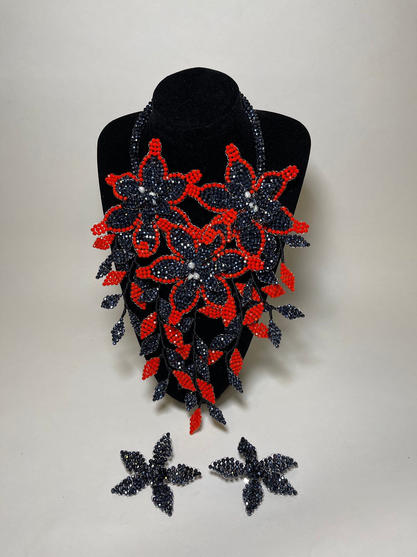 Red And Black Sparkle Flowers with White Pearls Necklace Set