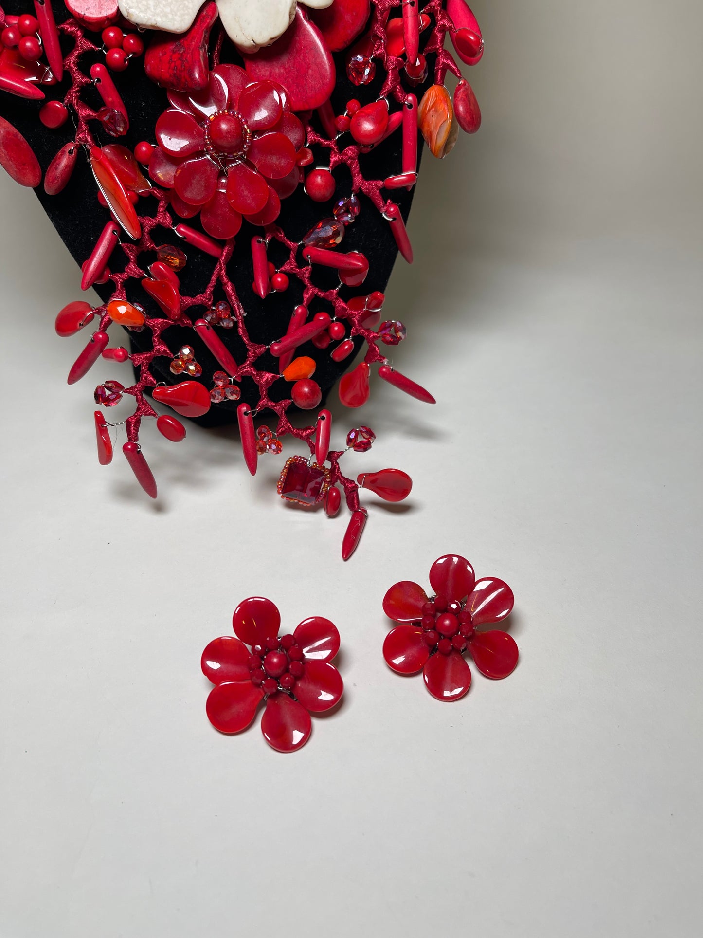 Red and white Handmade Flowers Necklace set