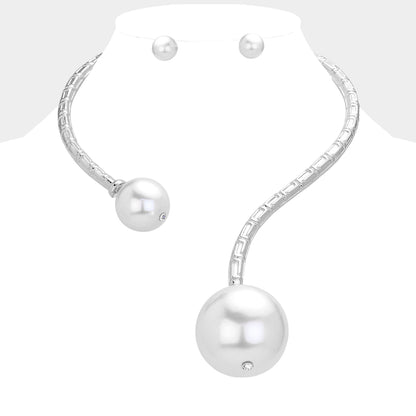 Mounira Oversized Twisted Choker Pearl Necklace