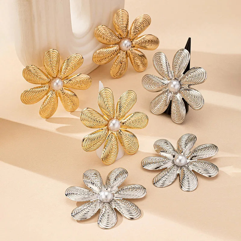 Queen Hawa Oversized Pearl Accent Metal Flower Set