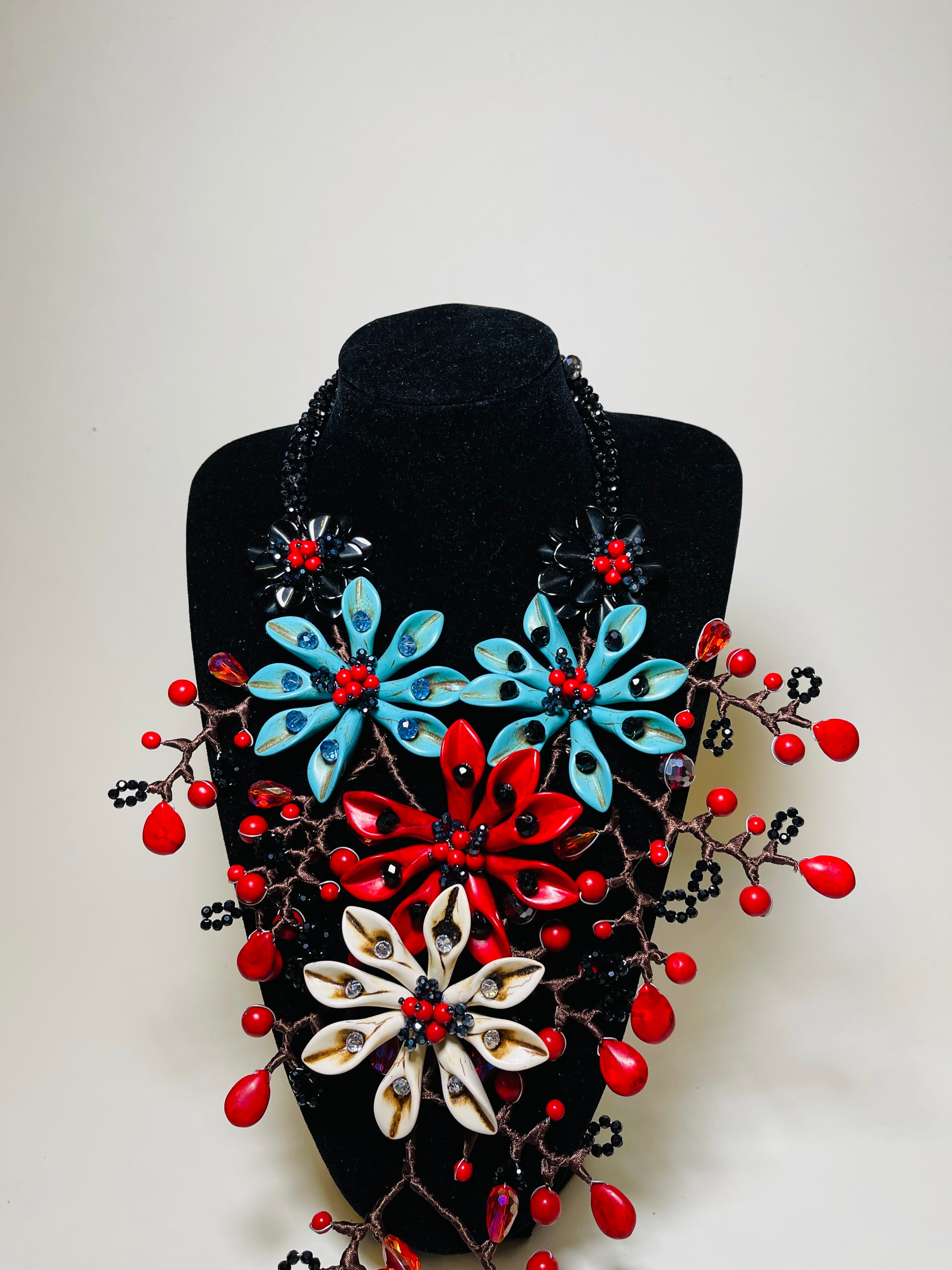 Red White And Turquoise Blue Beds Of  Flowers Necklace Set