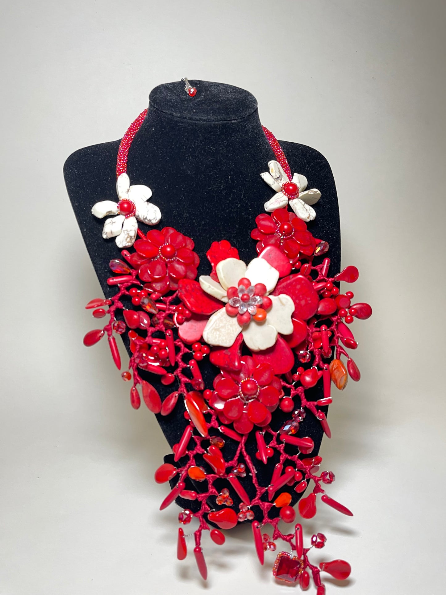 Red and white Handmade Flowers Necklace set