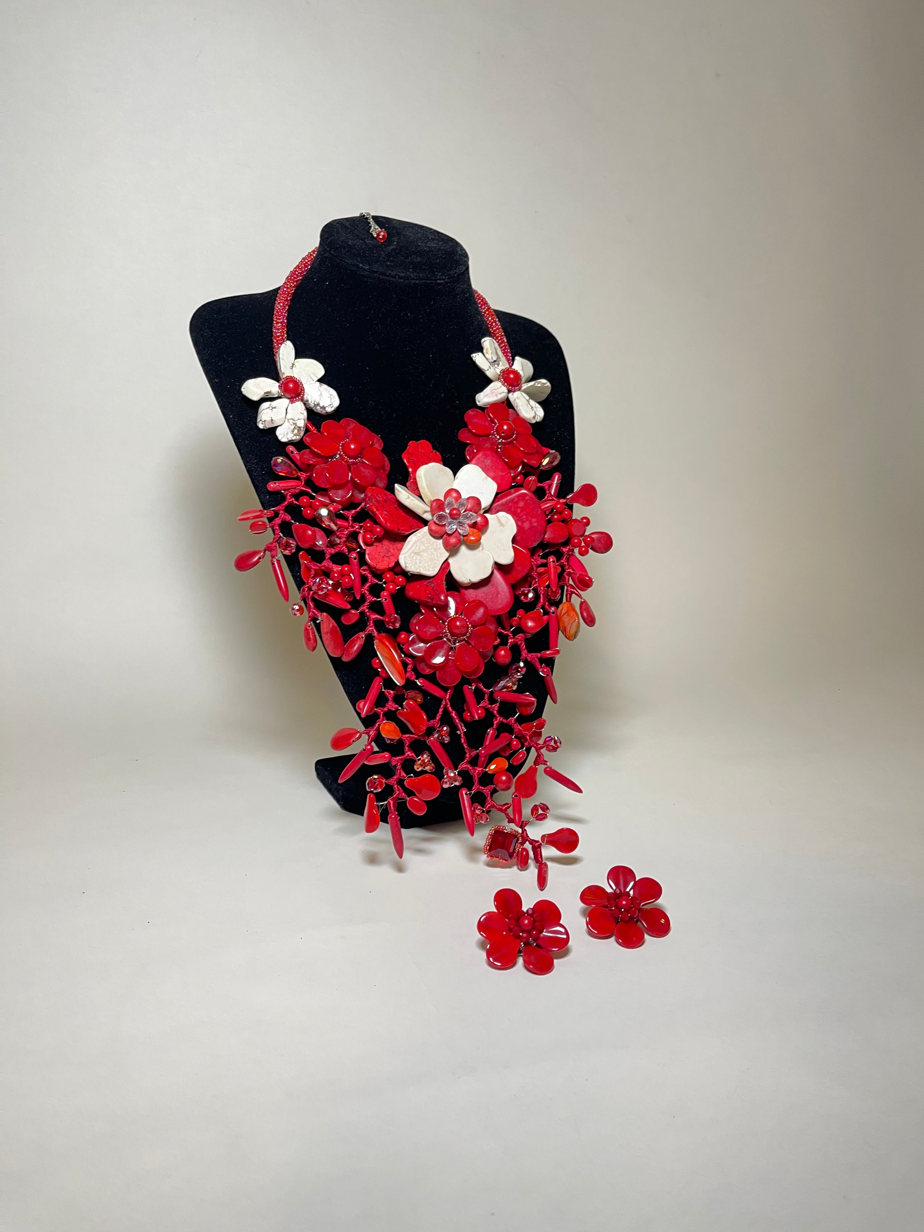 Red and white Handmade Flowers Necklace set